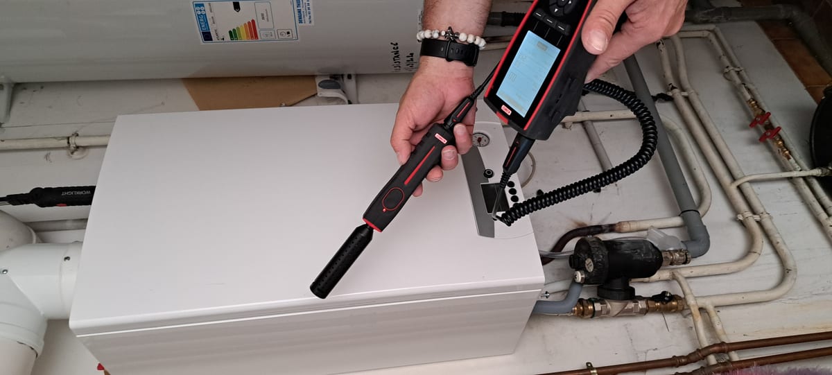 Photographie réalisée par Sibane représentant les outils d'un diagnostic gaz